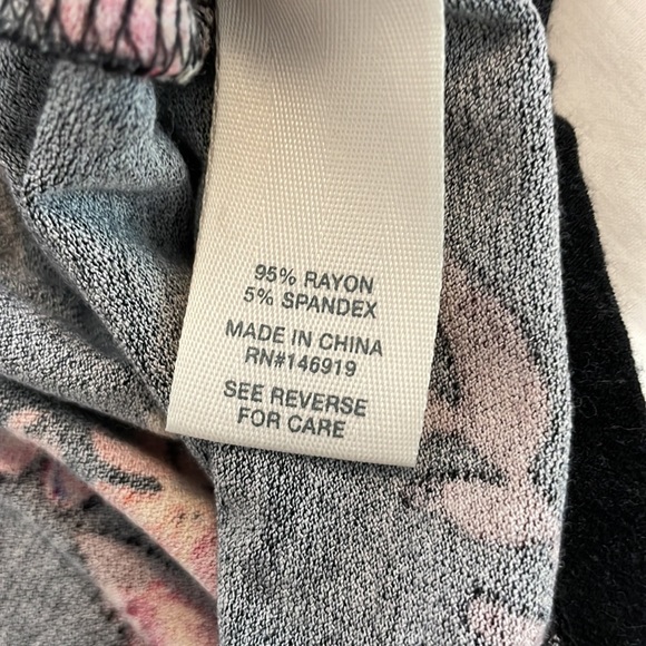 Mudd large black floral print open shoulder blouse bell sleeves lace trim - Picture 7 of 8